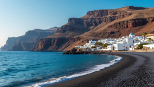 découvrez kamari à santorin : plage de sable noir, randonnée sur le mont mesa vouno et visite du site antique de théra.