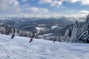 consultez la webcam 360 du gaschney en direct : météo, enneigement et conditions de ski pour préparer votre sortie dans les vosges.